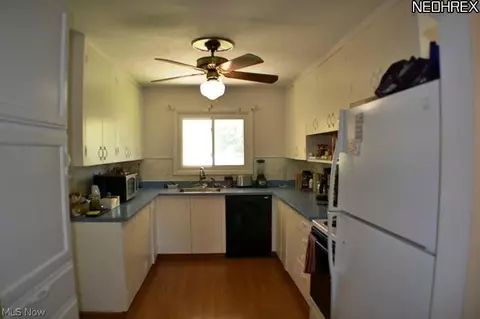 422 Maple Ave, Berea, OH 44017 photo 3
