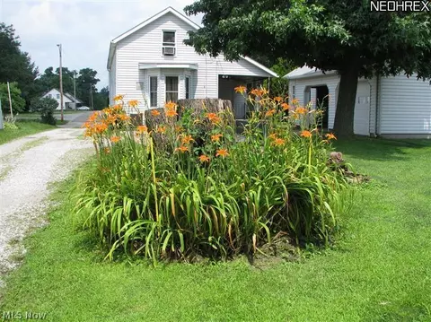 322 W 4th St, Dover, OH 44622 photo 2