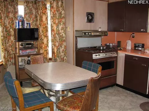 322 W 4th St, Dover, OH 44622 photo 7