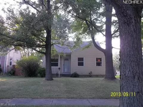 1602 Cedar Dr, Lorain, OH 44052 photo 1