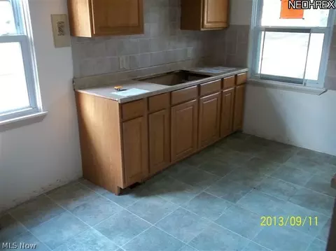 1602 Cedar Dr, Lorain, OH 44052 photo 3