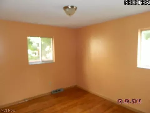 18221 Libby Rd, Maple Heights, OH 44137 photo 7