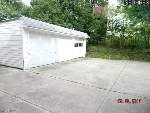 18221 Libby Rd, Maple Heights, OH 44137 photo 3