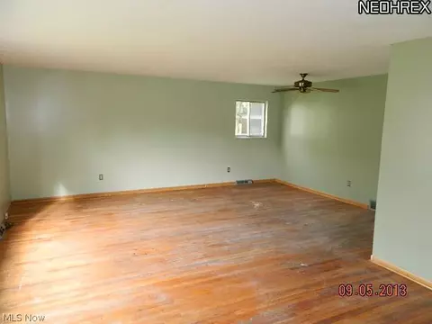 18221 Libby Rd, Maple Heights, OH 44137 photo 4