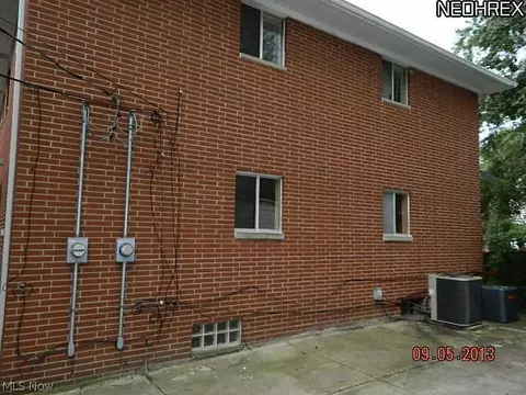 18221 Libby Rd, Maple Heights, OH 44137 photo 2