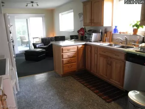 285 Robin Dr, Berea, OH 44017 photo 5