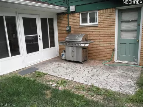 285 Robin Dr, Berea, OH 44017 photo 9