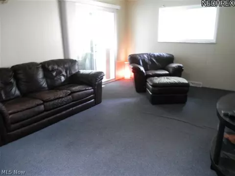 285 Robin Dr, Berea, OH 44017 photo 6