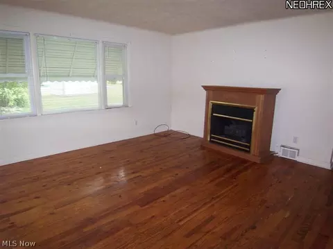 727 Union Ave, Ashtabula, OH 44004 photo 4