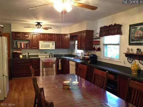 4048 Shelby Rd, Youngstown, OH 44511 photo 2