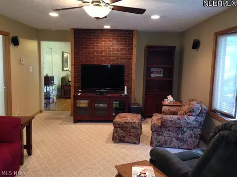 4048 Shelby Rd, Youngstown, OH 44511 photo 9