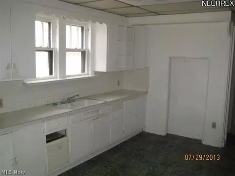 856 Chalker St, Akron, OH 44310 photo 6