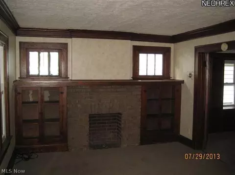 856 Chalker St, Akron, OH 44310 photo 4