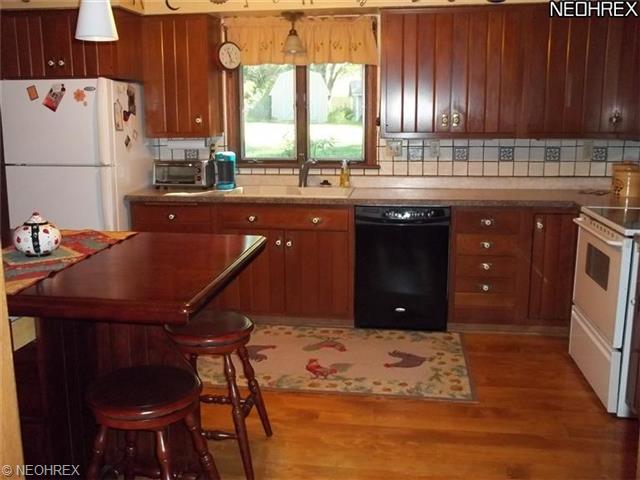 79 Green Bay Dr, Youngstown, OH 44512 photo 4