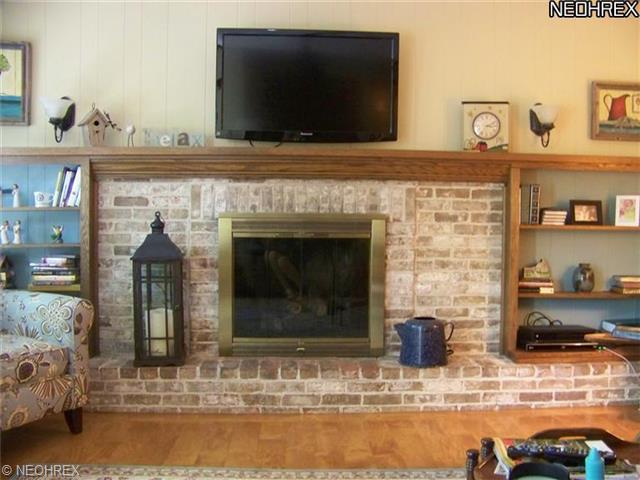 79 Green Bay Dr, Youngstown, OH 44512 photo 2