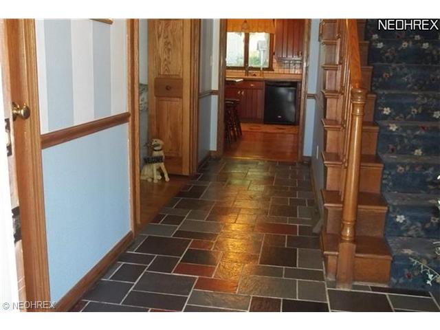79 Green Bay Dr, Youngstown, OH 44512 photo 3