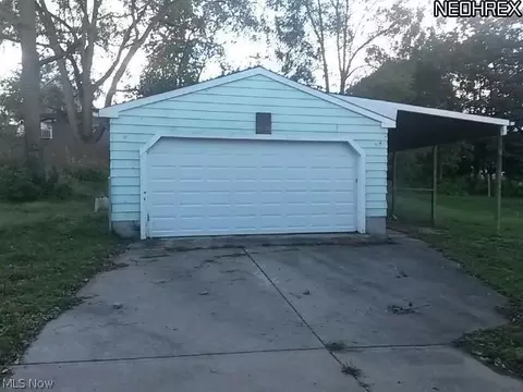 39 Hawthorne St, Struthers, OH 44471 photo 3