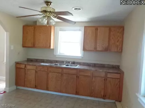 111 Edward Ave, Elyria, OH 44035 photo 4