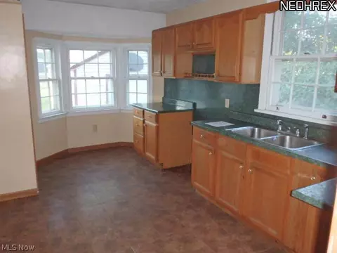 1825 E 36 St, Lorain, OH 44055 photo 4