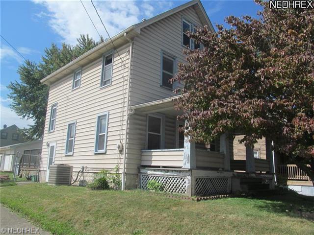 141 Center St, Struthers, OH 44471 photo 1
