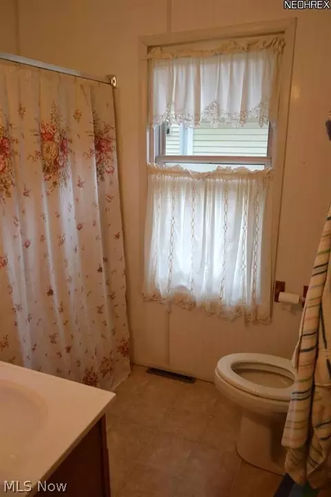 36946 Saint Clair St, Willoughby, OH 44094 photo 12