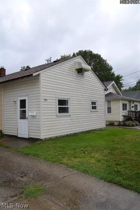 36946 Saint Clair St, Willoughby, OH 44094 photo 2