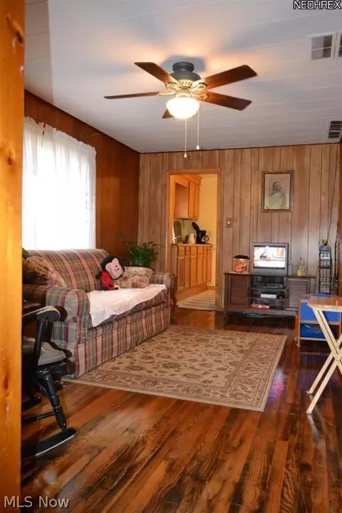 36946 Saint Clair St, Willoughby, OH 44094 photo 3