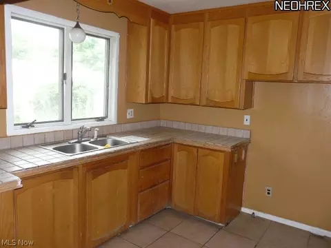 2427 Wilson Dr, Lorain, OH 44052 photo 7