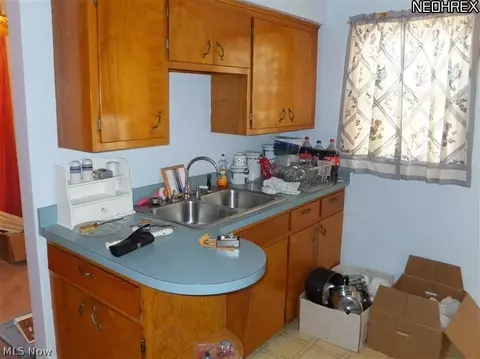 5607 Ackley Rd, Parma, OH 44129 photo 4