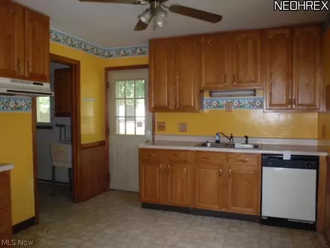 801 Concord Ave, Elyria, OH 44035 photo 4