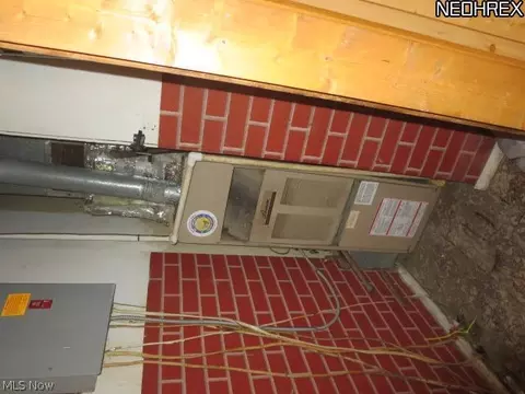 375 Roosevelt Ave, Elyria, OH 44035 photo 7