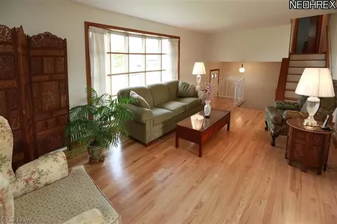 5221 Sequoia Dr, Parma, OH 44134 photo 5