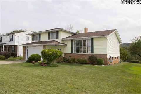 5221 Sequoia Dr, Parma, OH 44134 photo 2