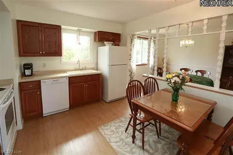 5221 Sequoia Dr, Parma, OH 44134 photo 8