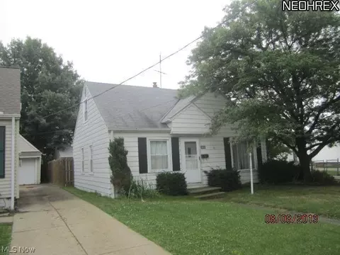 30000 Phillips Ave, Wickliffe, OH 44092 photo 2