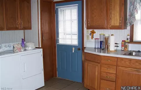 223 Franklin Ave, Elyria, OH 44035 photo 5