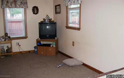 223 Franklin Ave, Elyria, OH 44035 photo 8