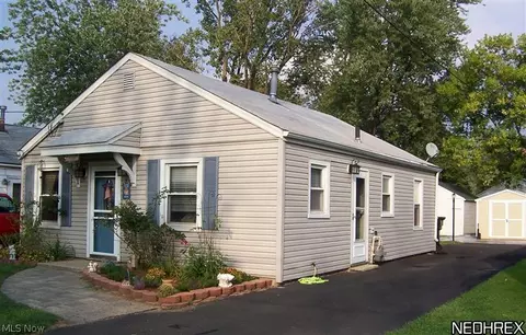 223 Franklin Ave, Elyria, OH 44035 photo 2