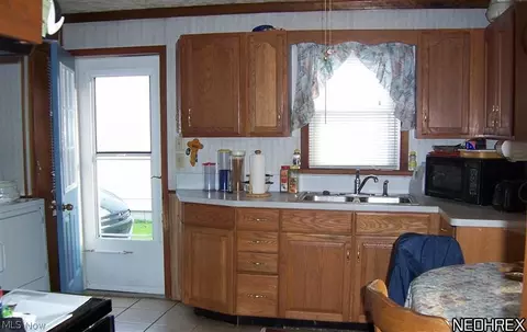 223 Franklin Ave, Elyria, OH 44035 photo 4
