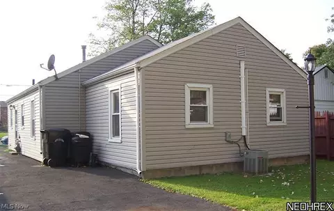 223 Franklin Ave, Elyria, OH 44035 photo 9