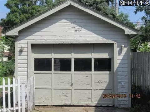 1737 E 32nd St, Lorain, OH 44055 photo 2