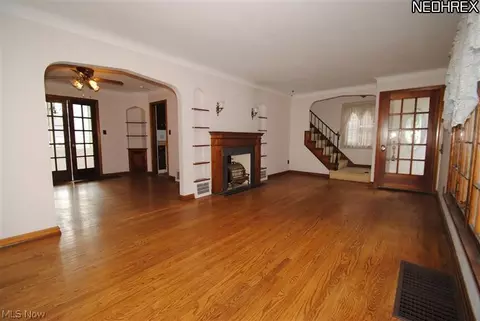 301 E 216 St, Euclid, OH 44123 photo 2