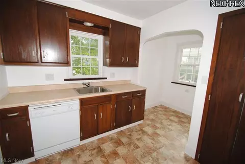 301 E 216 St, Euclid, OH 44123 photo 6