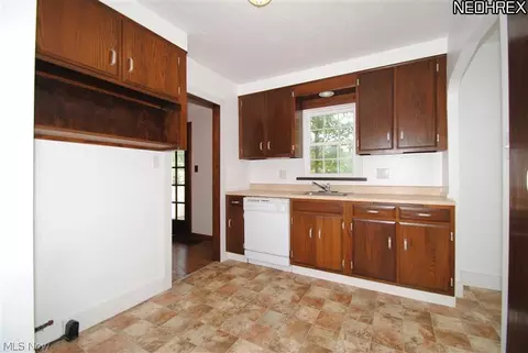 301 E 216 St, Euclid, OH 44123 photo 5