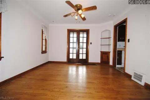 301 E 216 St, Euclid, OH 44123 photo 3