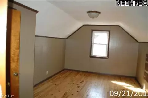 30316 Harrison St, Willowick, OH 44095 photo 4