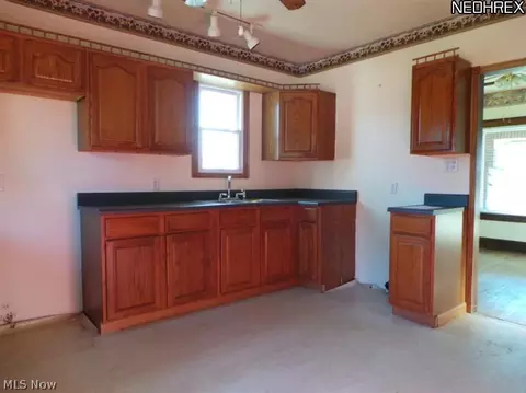 3523 Lincoln St, Canton, OH 44707 photo 2