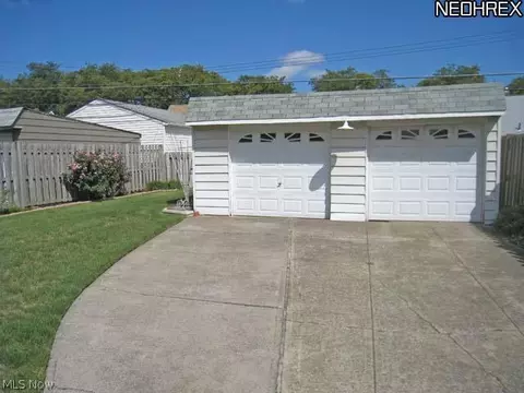 8614 Beech Ave, Brooklyn, OH 44144 photo 9
