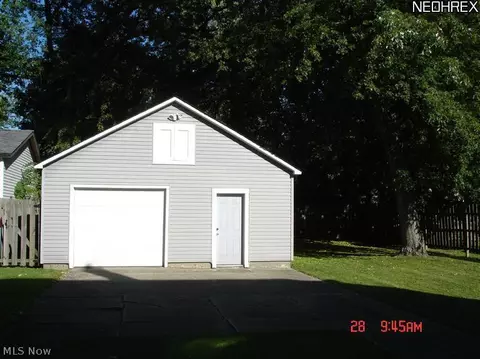 1435 W 9th St, Ashtabula, OH 44004 photo 3