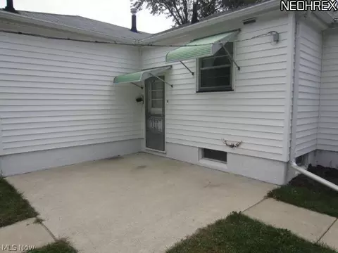 378 Abbe Rd N, Elyria, OH 44035 photo 4